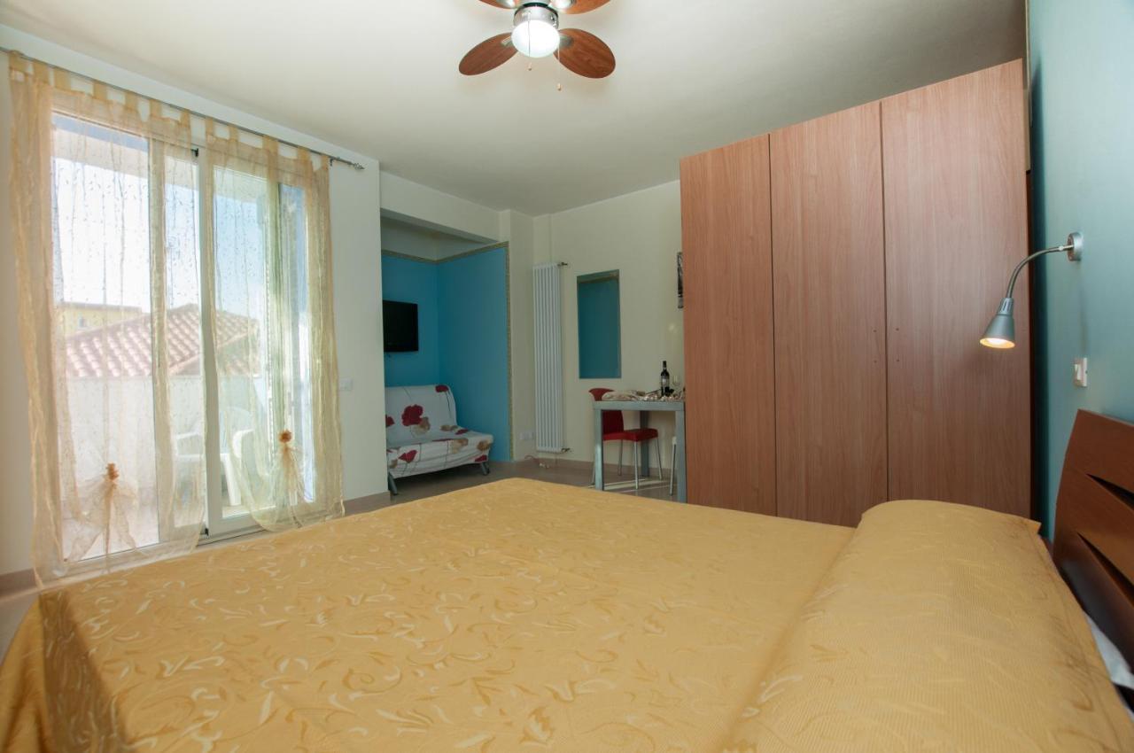 Residence Blu Marine Rimini Bagian luar foto