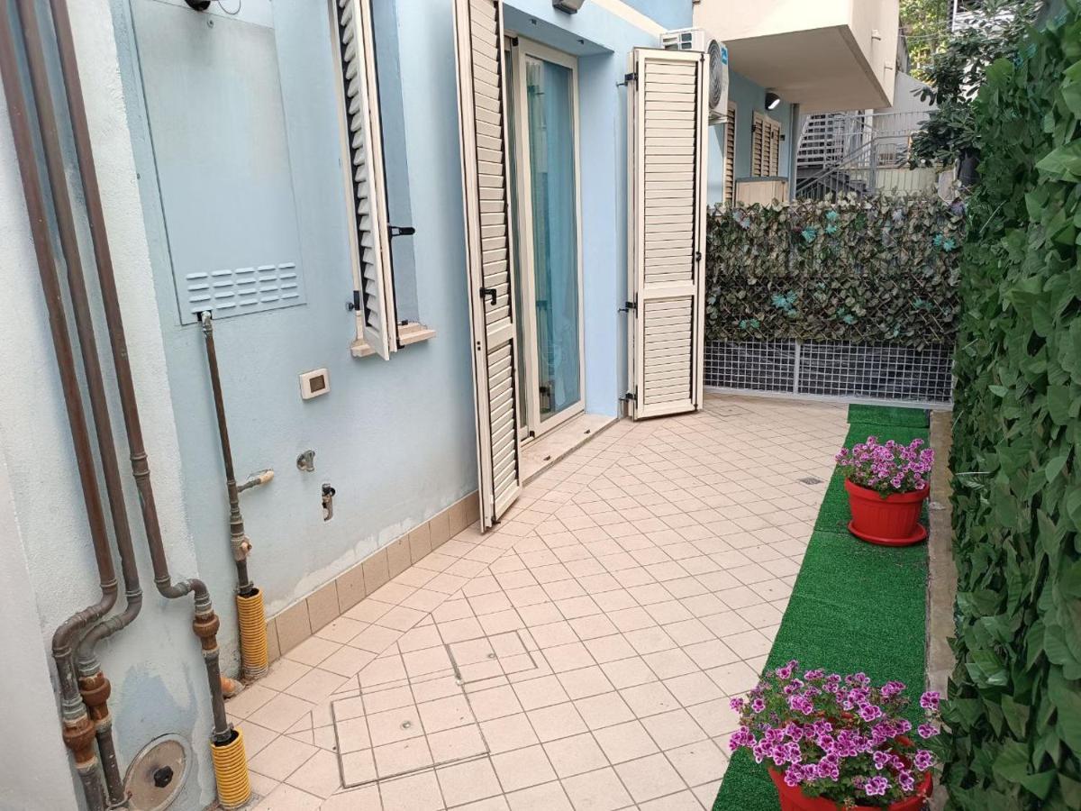 Residence Blu Marine Rimini Bagian luar foto