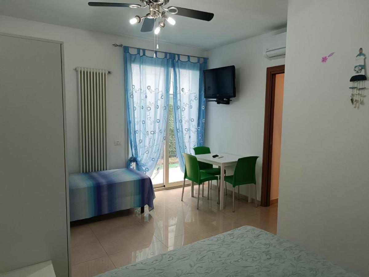 Residence Blu Marine Rimini Bagian luar foto