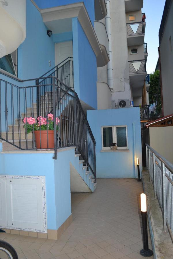 Residence Blu Marine Rimini Bagian luar foto