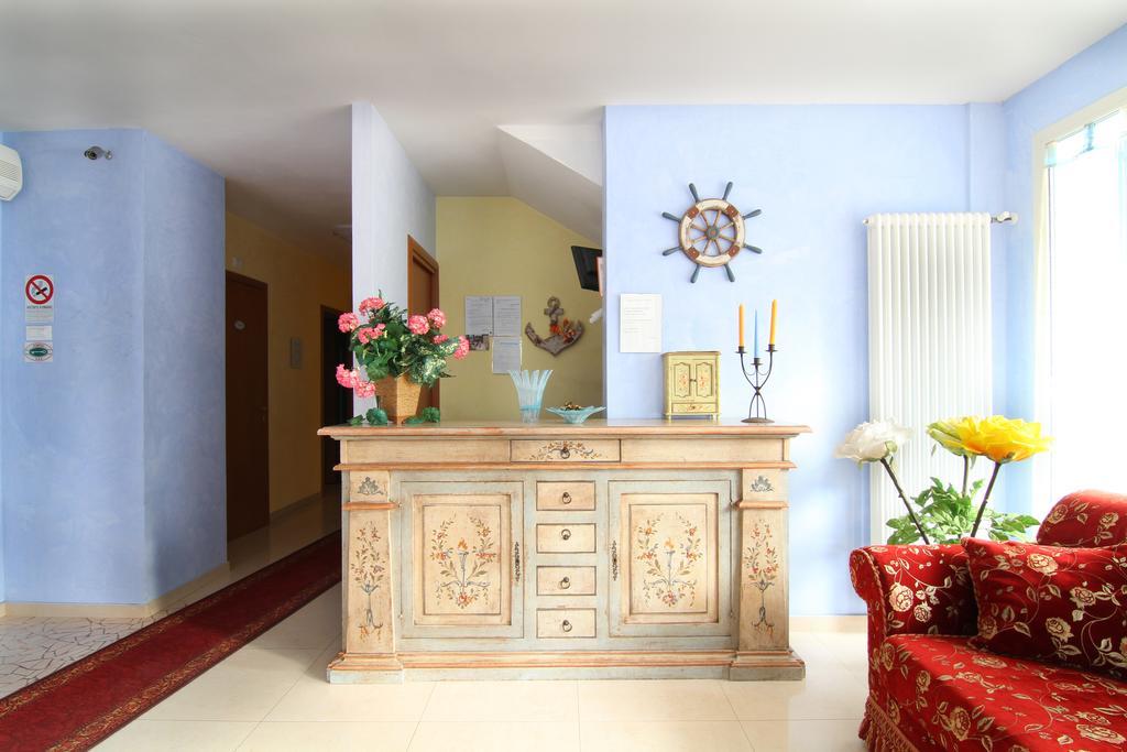 Residence Blu Marine Rimini Bagian luar foto