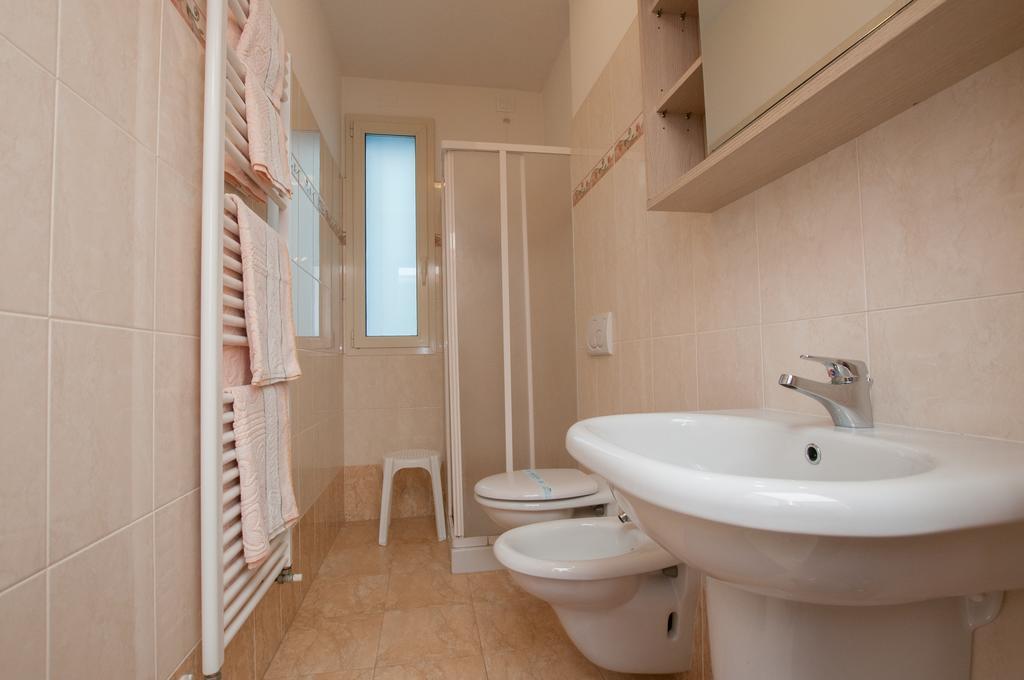 Residence Blu Marine Rimini Bagian luar foto